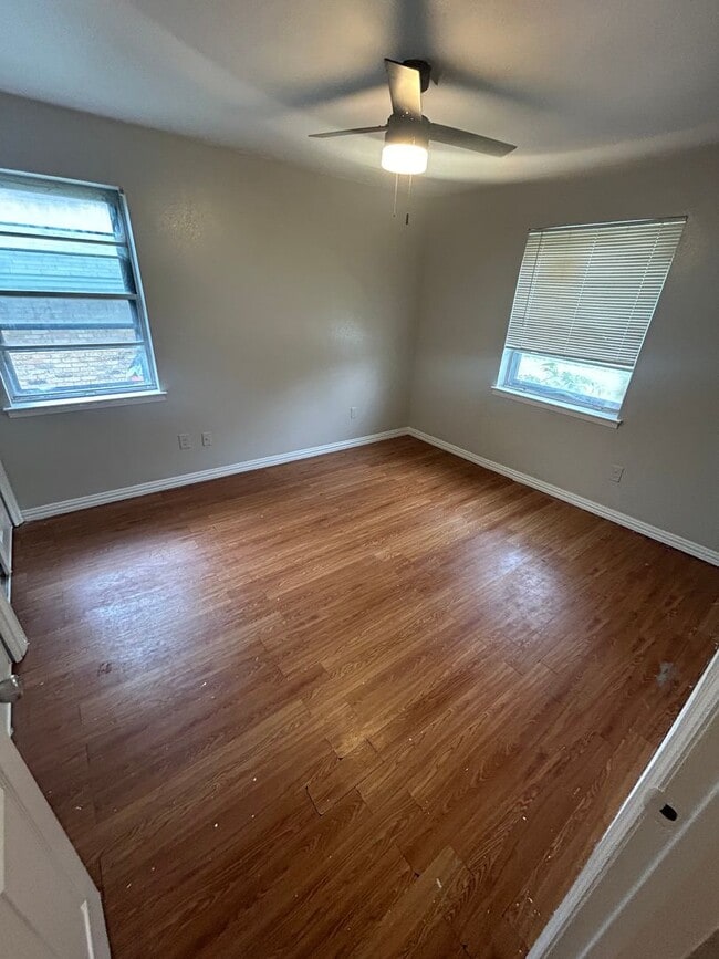 Building Photo - 2211 Granada Dr