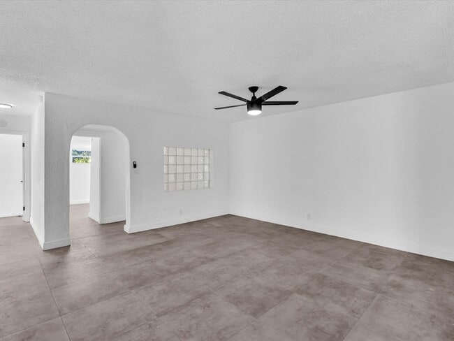 Building Photo - 6661 Meade St