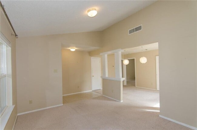 Building Photo - 10405 Firethorn Ln