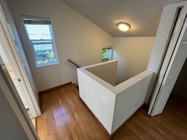 Building Photo - 3033 NE 12th Ave