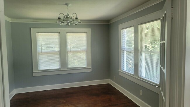 Building Photo - 2 bedroom cottage