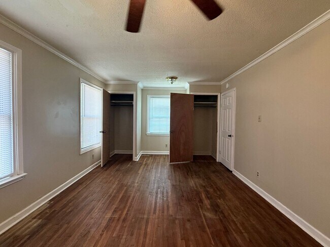 Building Photo - Fully Renovated 3-Bedroom, 1 Bathroom Home