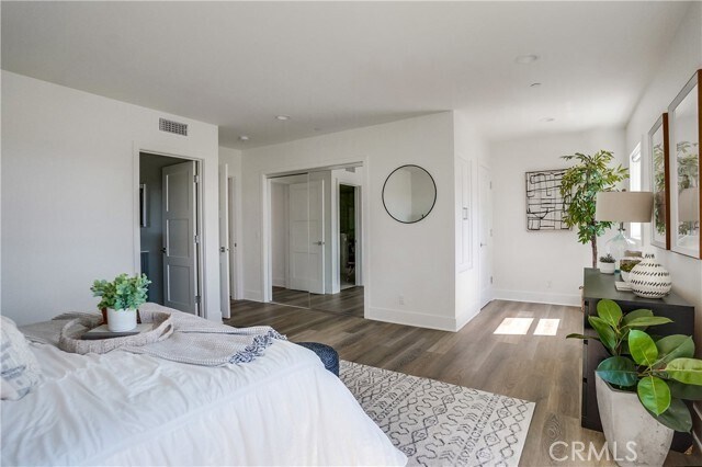 Building Photo - 4603 E Ocean Blvd