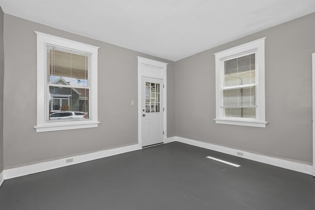 Building Photo - 2741 Dakota Ave