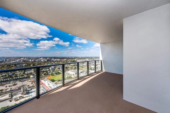 Building Photo - 1600 NE 1st Ave