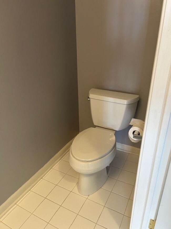 Building Photo - 2 Bedroom Harbor Park Condo - Just Blocks From the Lake