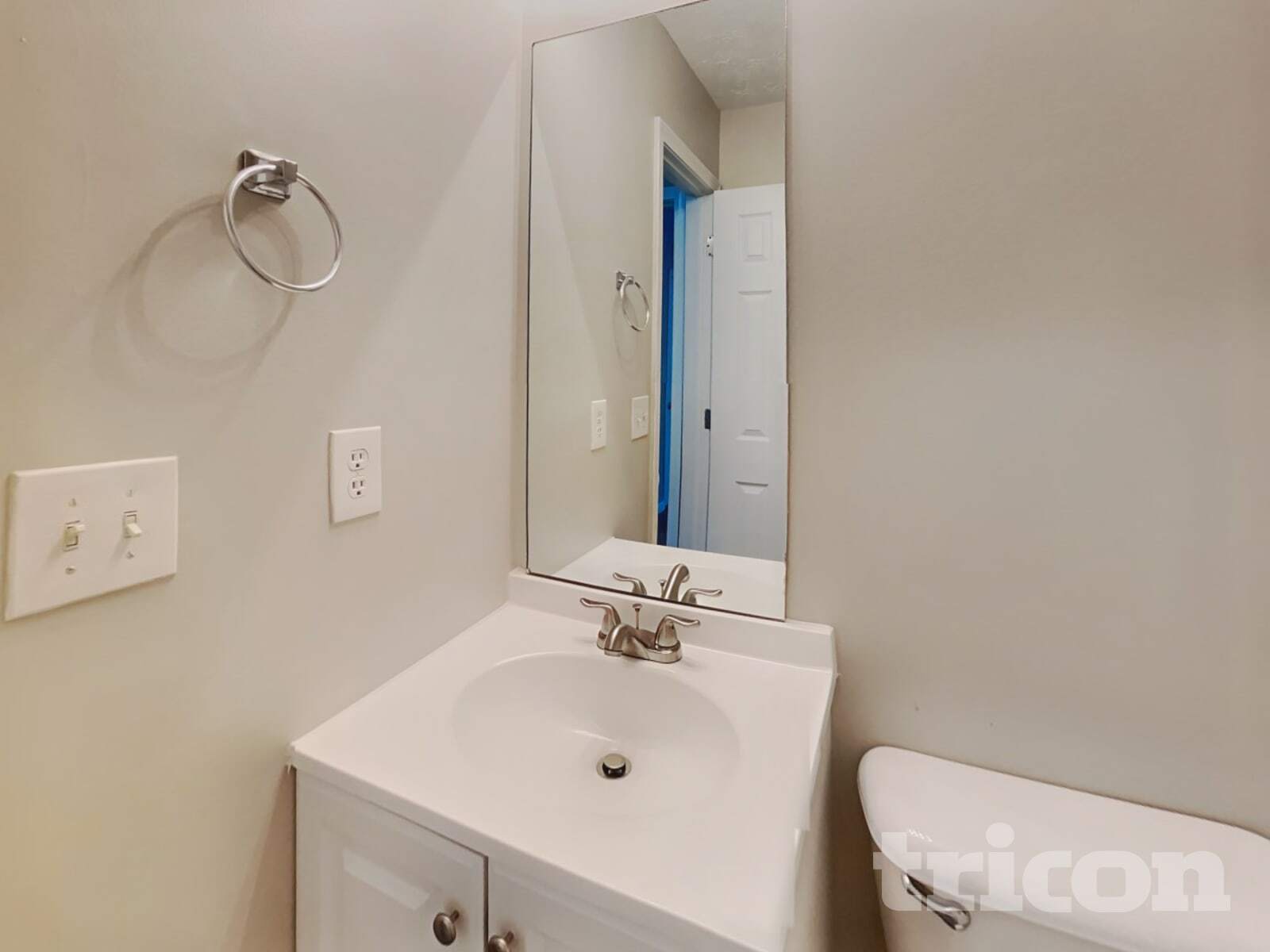 Building Photo - 1049 Octavia Ct