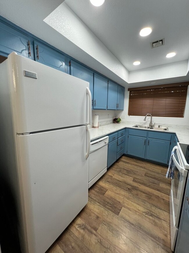 Building Photo - SUNSET MESA HOME WITH POOL ACCESS!