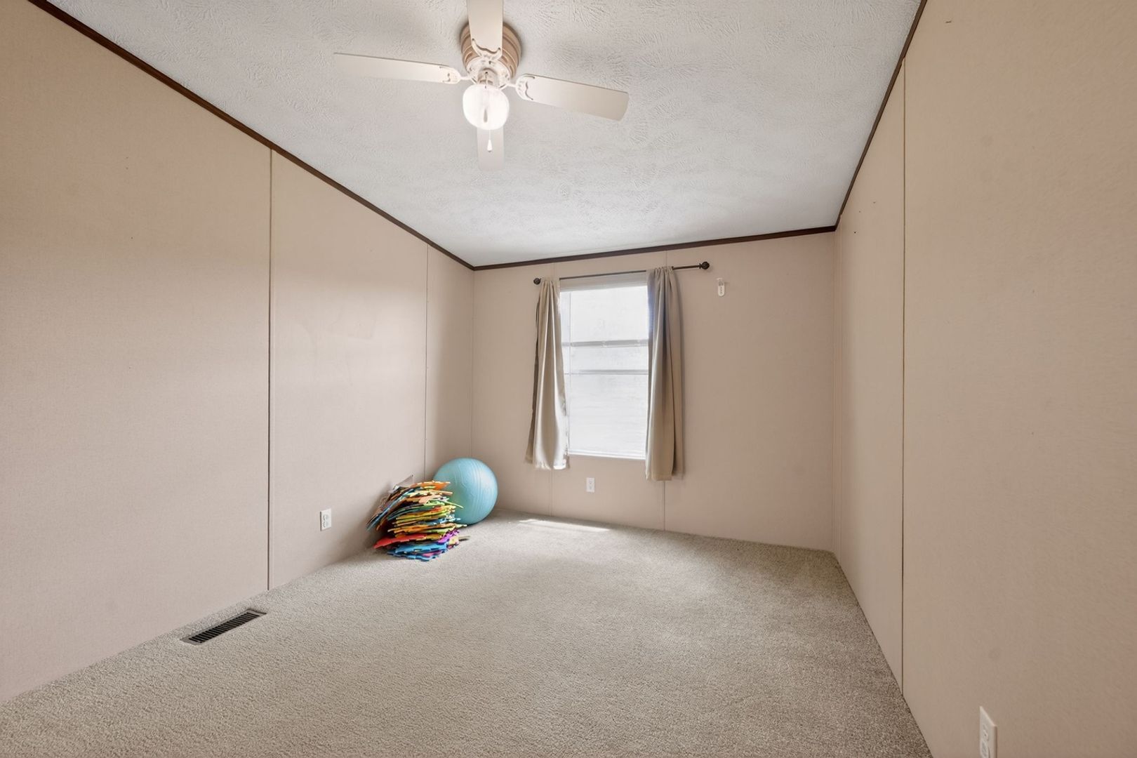 Building Photo - 122 Gibson St