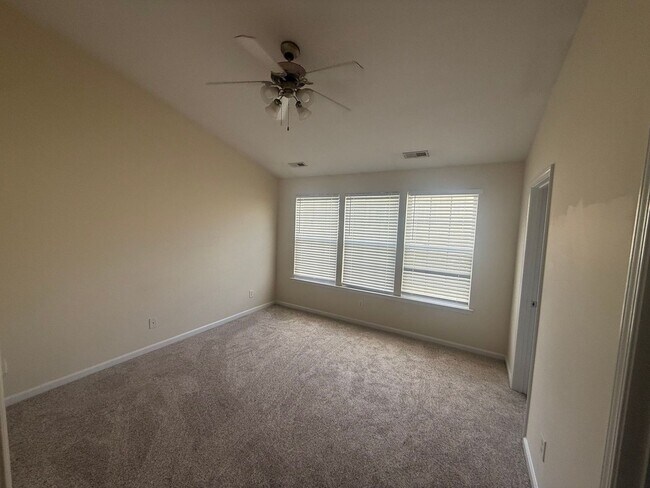 Building Photo - 3 bedroom 2.5 bathroom Fieldstone Townhouse in Fort Mill!