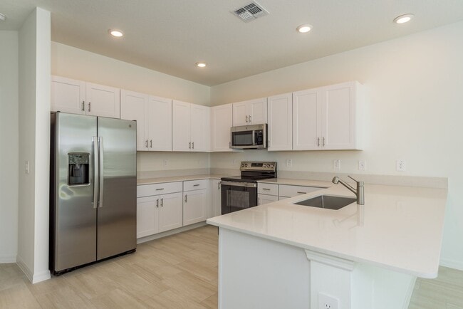 Building Photo - 18234 Pleasantview Blvd