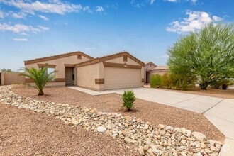 Building Photo - Freshly Remodeled Home in Apache Junction