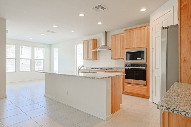 Building Photo - Beautiful 4 Bedroom Home in Aloravita Community