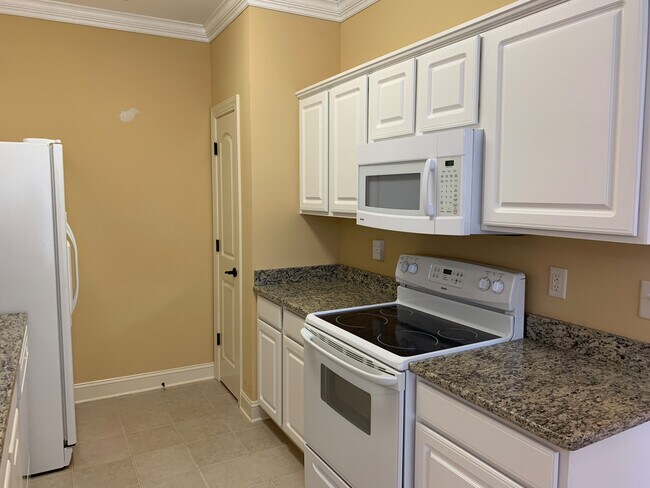 Building Photo - Spacious 3 Bedroom, 2 Bath Condo at The Village at Queens Harbour in Surfside Area! Available NOW!