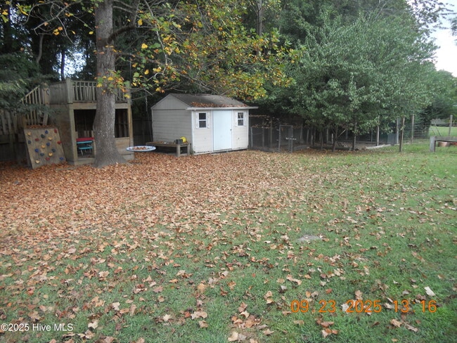 Building Photo - 105 Spring Leaf Ln