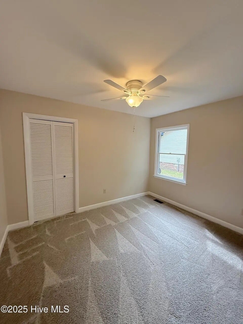 Building Photo - 107 E Baywood Ln