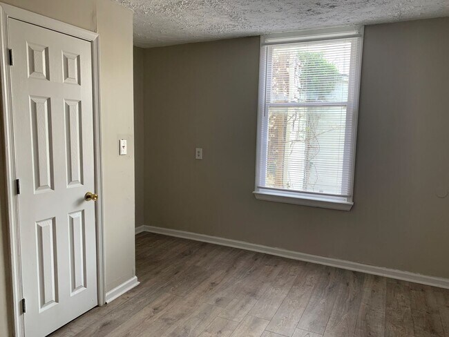 Building Photo - 1219 Pierce St