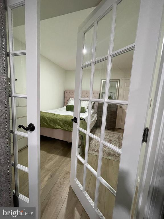 Building Photo - 304 Anderson Ave