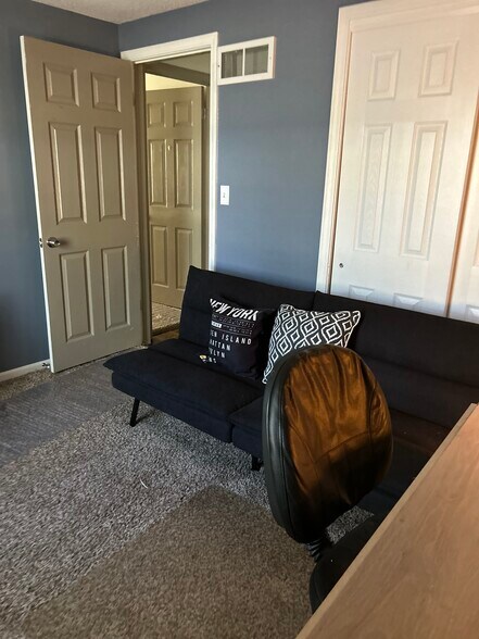 Building Photo - 1205 N Parker St