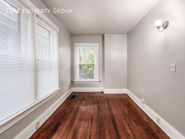 Building Photo - 1502 Summit St