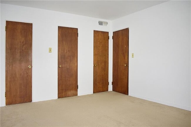 Building Photo - 100 Primrose Ave