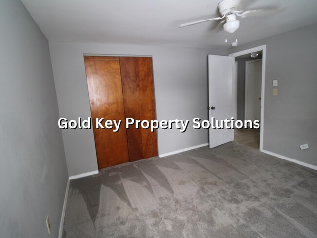 Building Photo - 9801 S Rinker-701/703 W Malissa