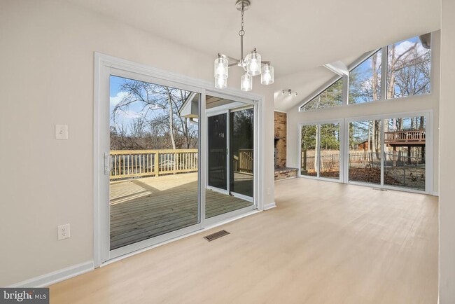 Building Photo - 2520 Linwood Ln