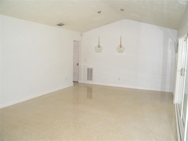 Building Photo - 1060 Jesse Ave