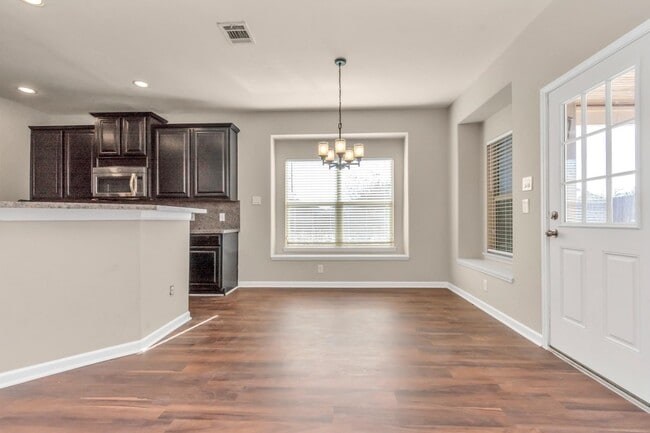 Building Photo - 13930 Goodridge Dr