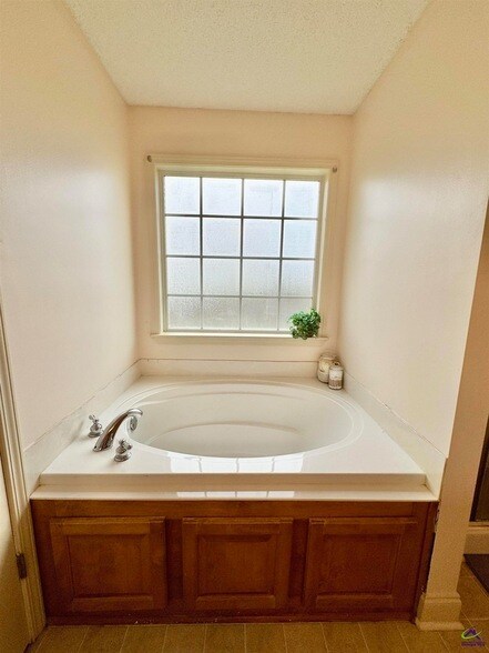 Building Photo - 508 Covington Cove