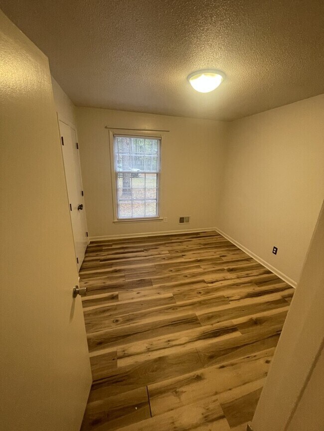 Building Photo - 3 bd 2 ba Ranch