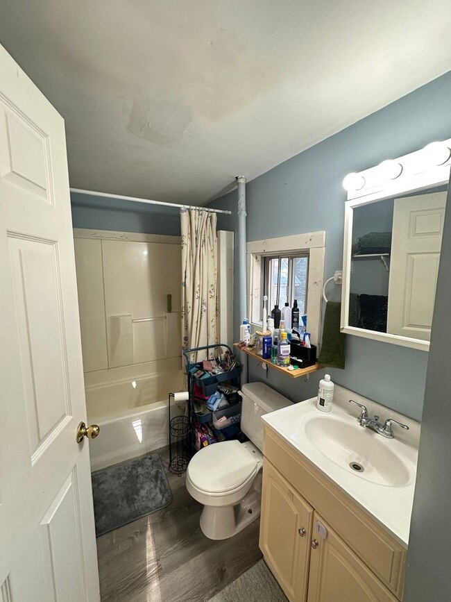 Building Photo - 27 Pierce St