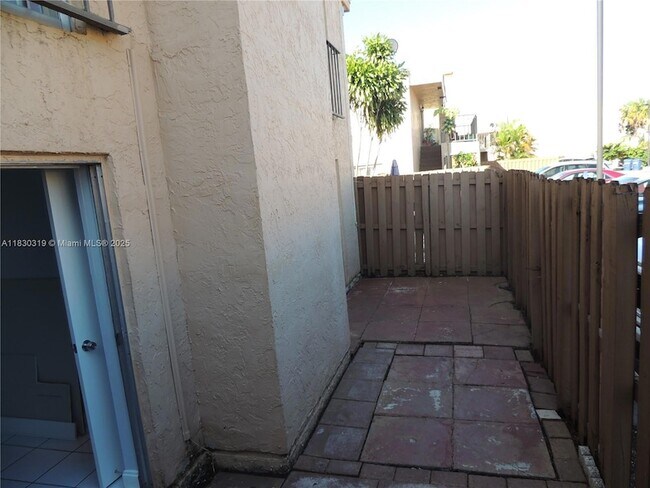 Building Photo - 15444 SW 85th Ln