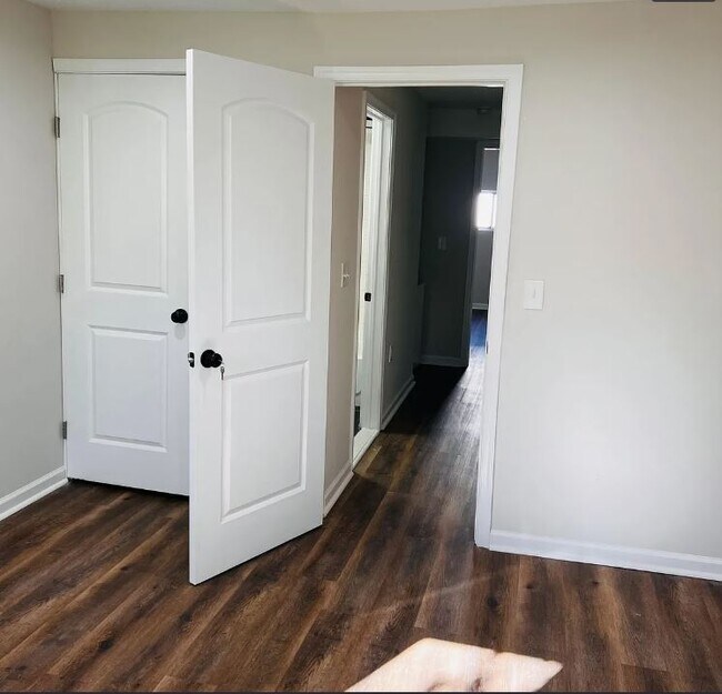 Building Photo - Gough