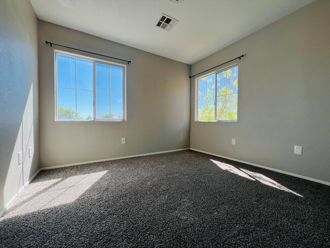 Building Photo - Charming 3-Bedroom Home in a Vibrant Commu...