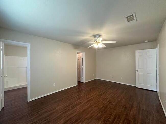 Building Photo - 4300 Larry Don Ln