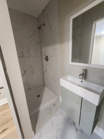 Building Photo - 390 W Lake Ave NW