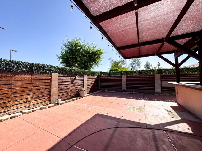 Building Photo - “Spacious 4-Bedroom, 2-Bathroom Home with Pool in Tamarack”