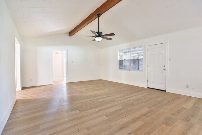 Building Photo - 606 Venice St