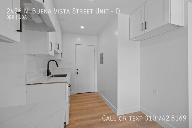 Building Photo - 2426 N Buena Vista St