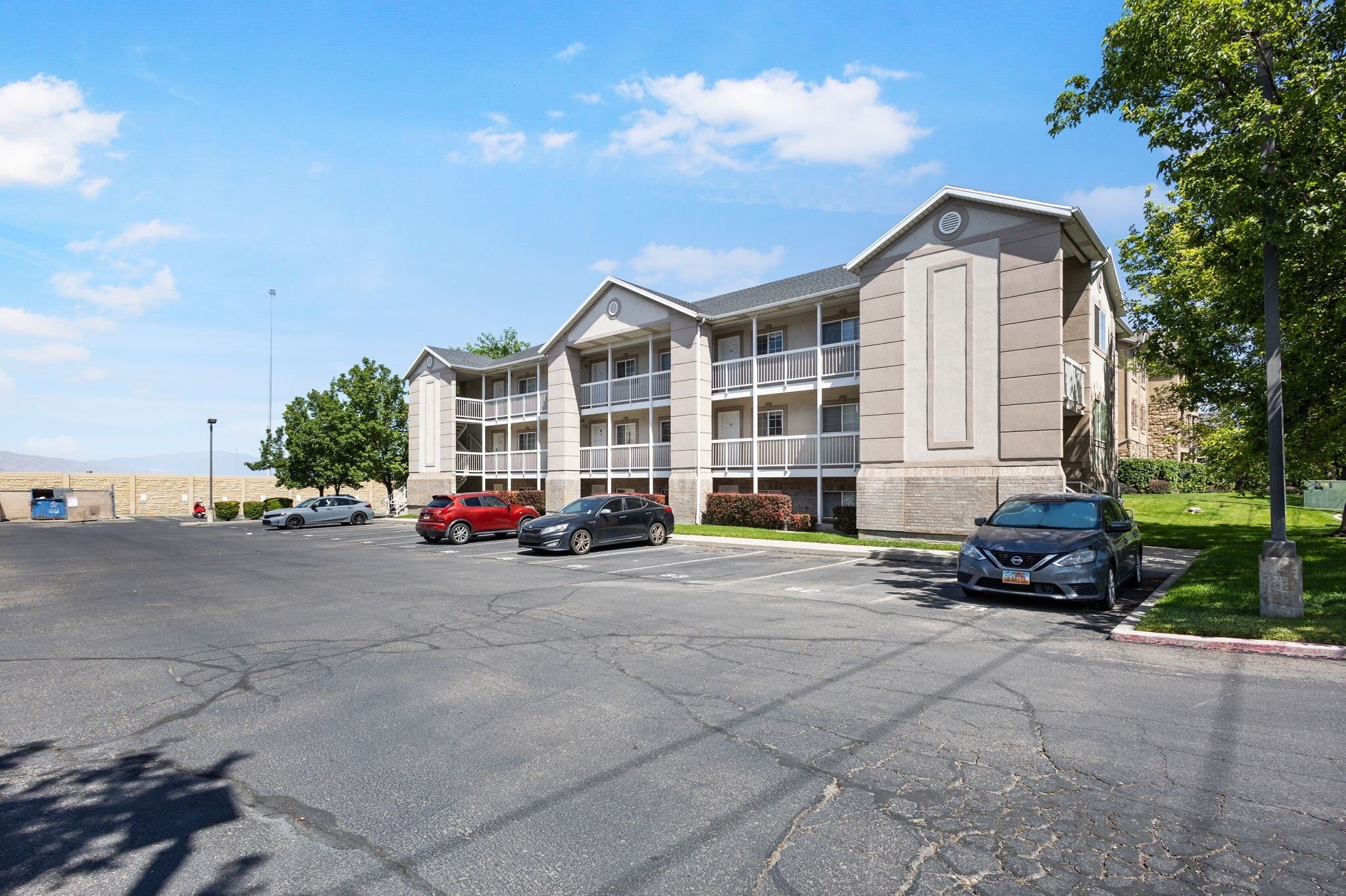 Building Photo - 1208 W 160 N