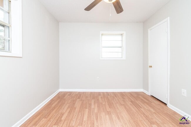 Building Photo - 105 Ora Cir