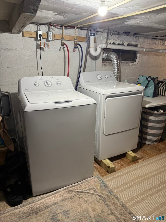 Building Photo - 507 Queen St