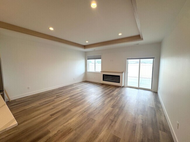Building Photo - 4605/4607 Twisted Pine Dr