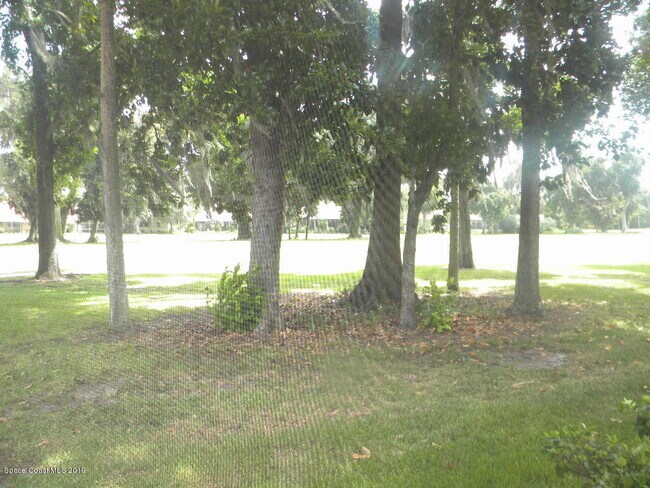 Building Photo - 1003 Country Club Dr