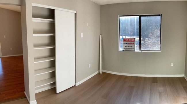 Building Photo - 2 Bedroom 1 Bath Condo with Private Deck in Hunters Chase