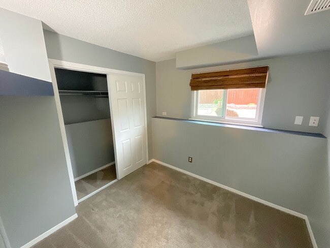 Building Photo - 3 Bedroom Home Available Near E Woodmen Rd...