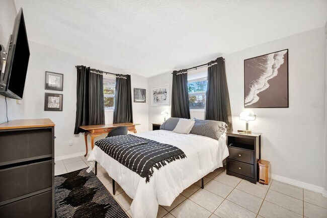 Building Photo - 5025 9th Ave S