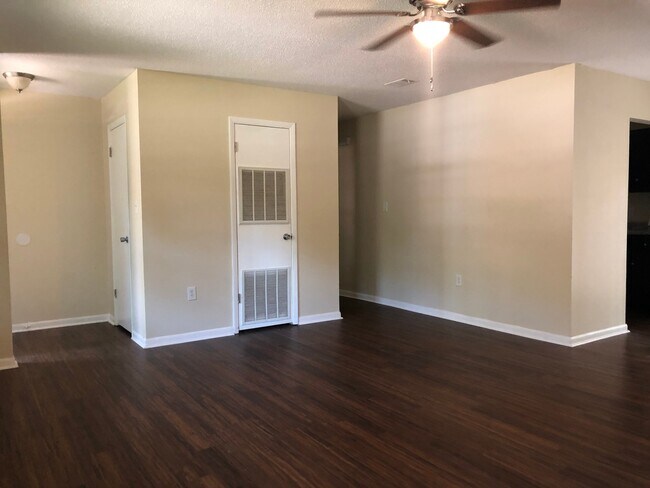 Building Photo - 719 Thornwood Way