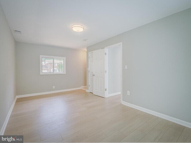 Building Photo - 6812 Landor Ln